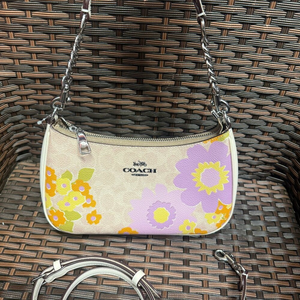 coach Teri Shoulder Bag In Signature Canvas With Floral Print cbg73